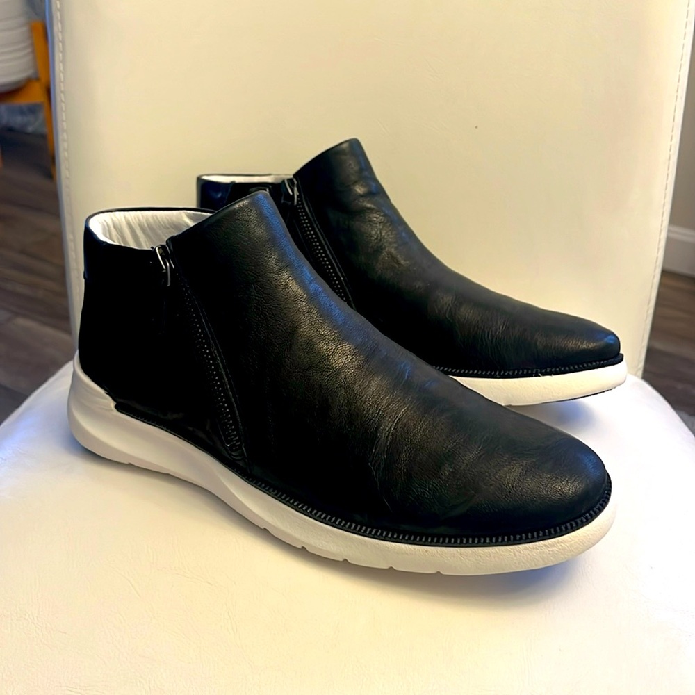 Johnston & Murphy Emery Zip Bootie Black Sheepskin Leather Women's Size 9.5.